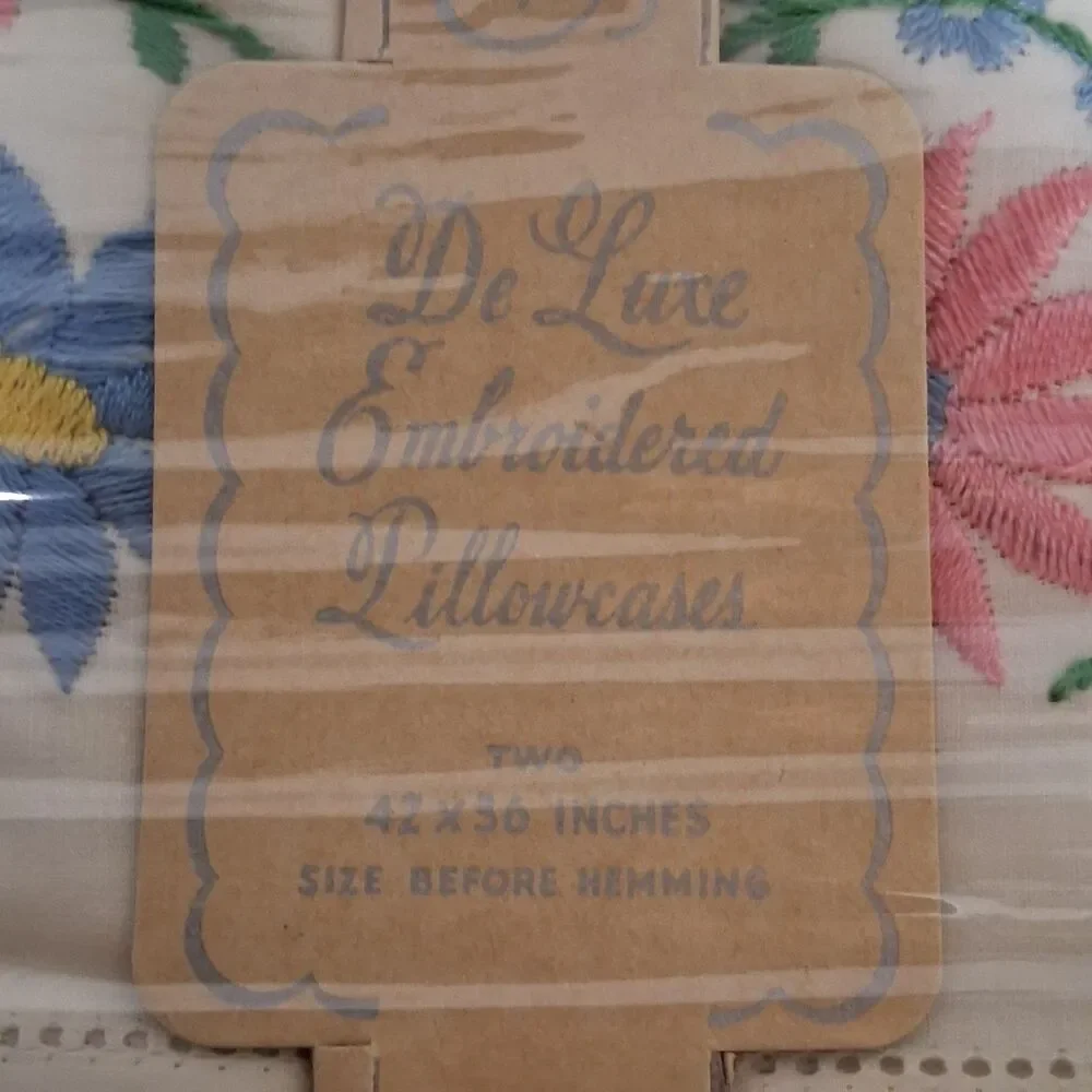 Vintage De Luxe Embroidered Pillowcases New in Box White 42x36